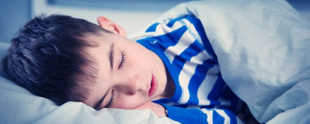 为何孩子不愿意分床睡 孩子不愿意分床睡的影响 如何帮助孩子适应分床睡