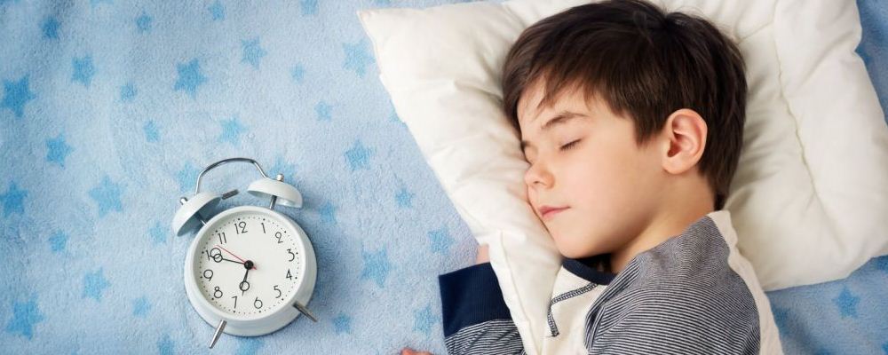 为何孩子不愿意分床睡 孩子不愿意分床睡的影响 如何帮助孩子适应分床睡