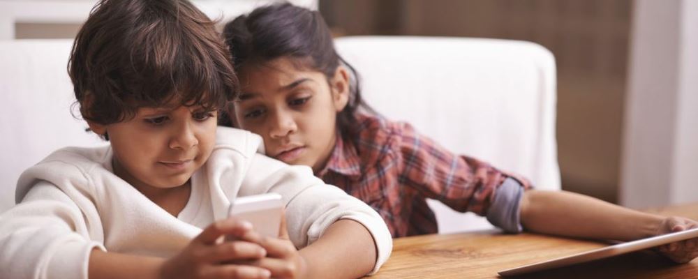 怎样防止孩子沉迷手机 如何防止孩子沉迷手机 孩子沉迷手机怎么办