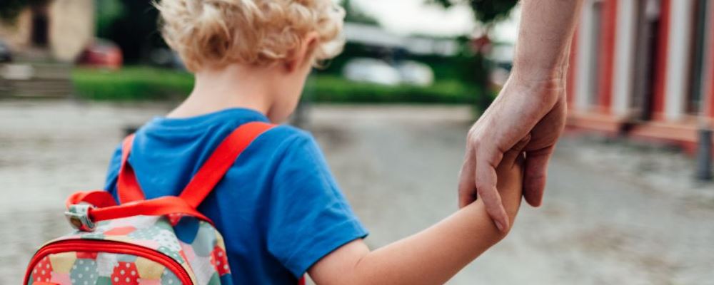 造成幼儿入园分离焦虑的原因是什么 宝宝上幼儿园出现分离焦虑症该如何应对 幼儿分离焦虑的原因