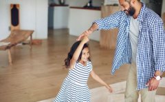 过犹不及 家长做这些事情会伤害宝宝