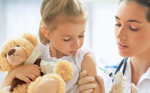 宝宝怕生妈妈该如何应对 宝宝怕生怎么办 宝宝怕生要怎么做